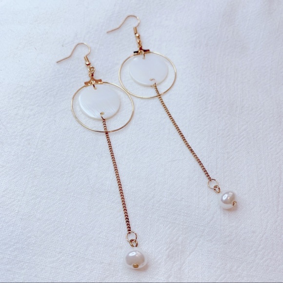 ❣️$25/3❣️ Long Mother of Pearl Faux Pearl Earrings - Picture 3 of 9